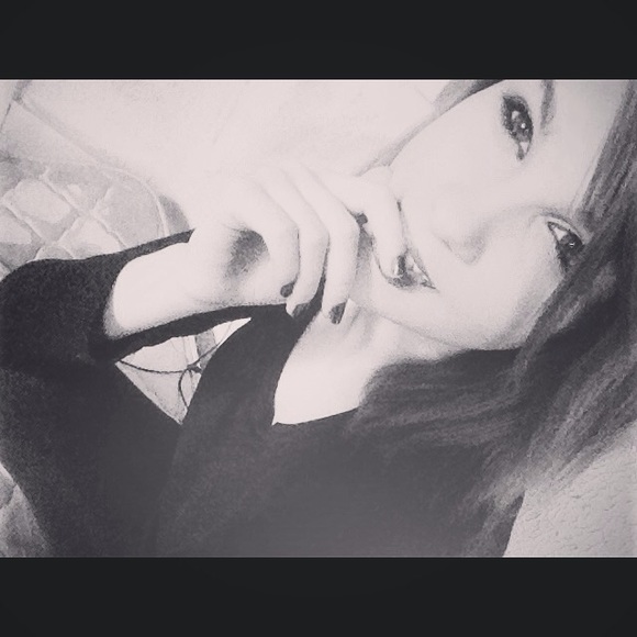 Meet your Posher, Sarah - Picture 1 of 1