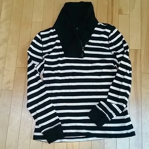 Long sleeve shirt with zipper