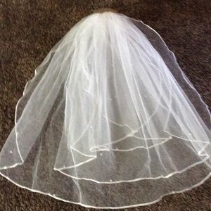 Bridal veil new never worn.