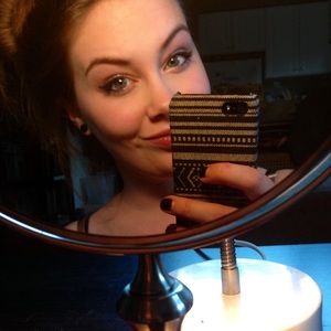 Meet your Posher, Holly