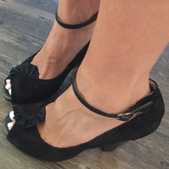 Beautiful peep toe pumps
