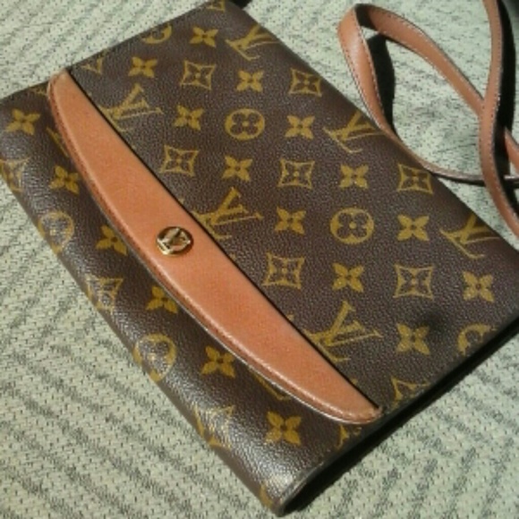 Louis Vuitton Crossbody Clutch
