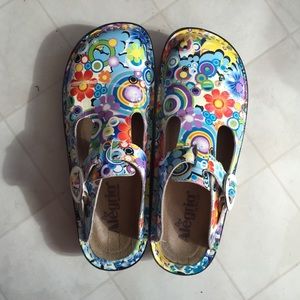 Alegria clogs