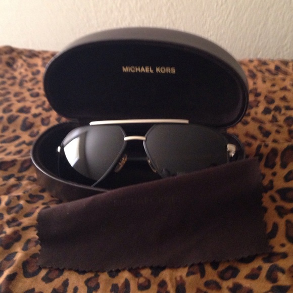 100% sunnies