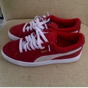 Red suede Puma classic sneaker