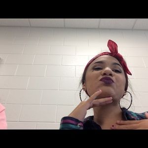 Meet your Posher, Maria