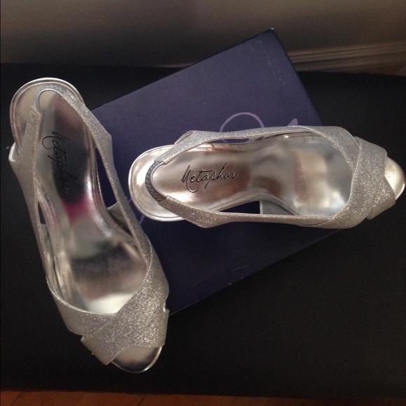 Sandals - Picture 3 of 4