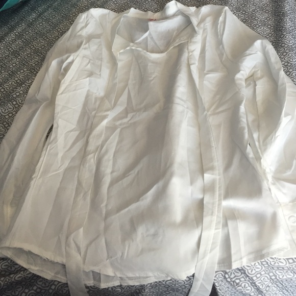 White long sleeve blouse