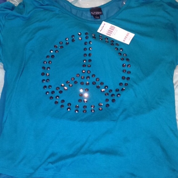 Cute bling peace sign day trip buckle M shirt