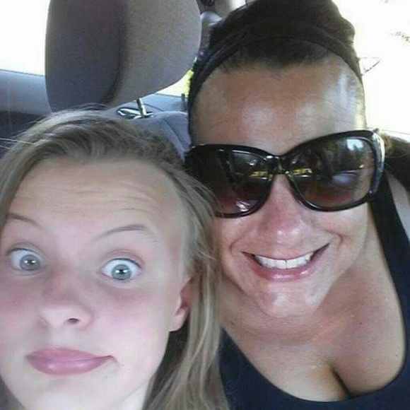 Meet your Posher, Heidi - Picture 3 of 4