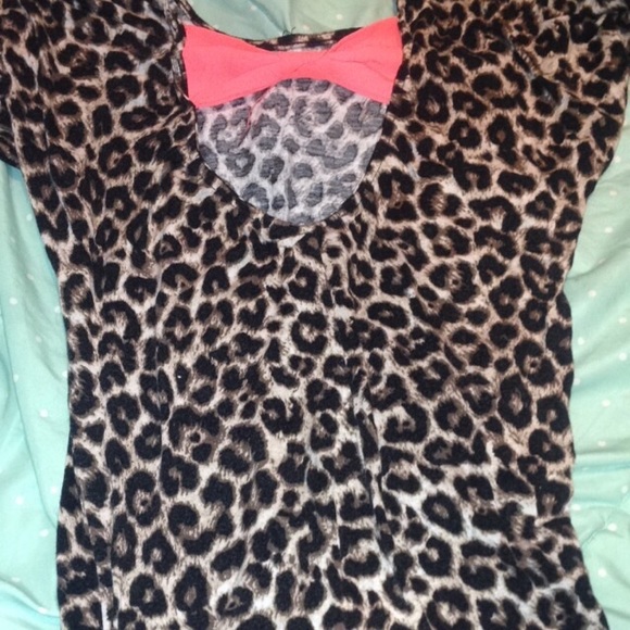Medium cheetah print Rue 21 top with orange bow