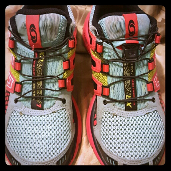 Super comfy Salomon hiking shoes.