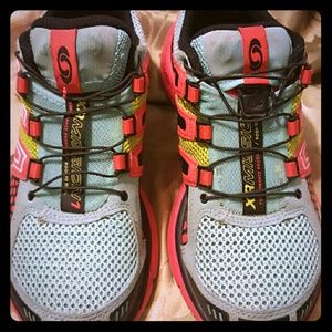 Super comfy Salomon hiking shoes.