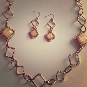 Necklace & earring set