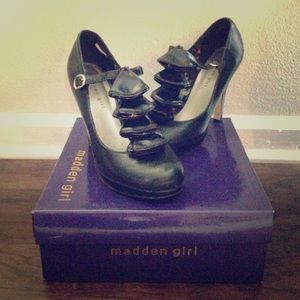 Black Mary Jane pumps with ruffle detail