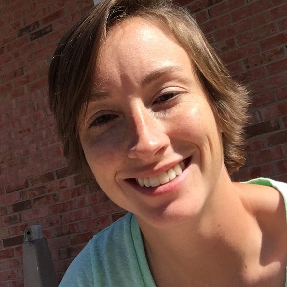 Meet your Posher, Amanda - Picture 1 of 1