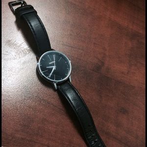 Nixon Kensington woman's black leather  watch