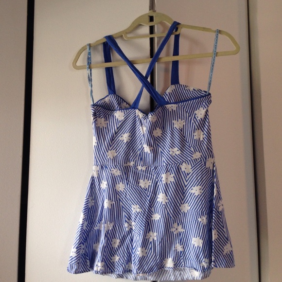 SOLD Anthropologie Floral Crochet Tank Top - Picture 2 of 4