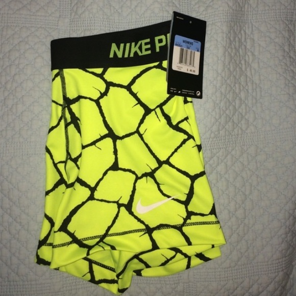 New never worn Nike Pro still with tags