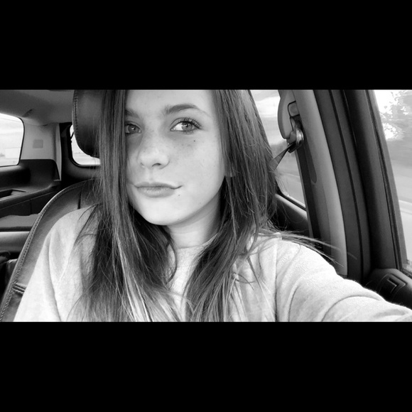 Meet your Posher, Emilee