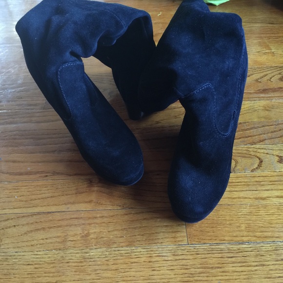 Black wedge boots