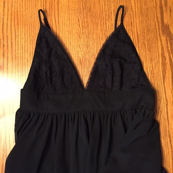 UO Sparkle & Fade Triangle Lace Chiffon Mini Dress - Picture 3 of 4