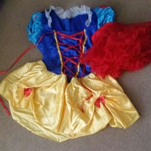 Snow white Halloween costume