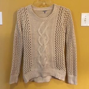 Beautiful cable knit sweater with round neck. NEW!