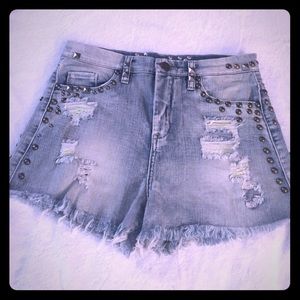 Blank NYC studded highwaisted Jean shorts size:27