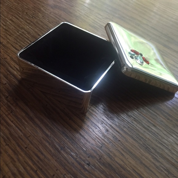 Jewelry box