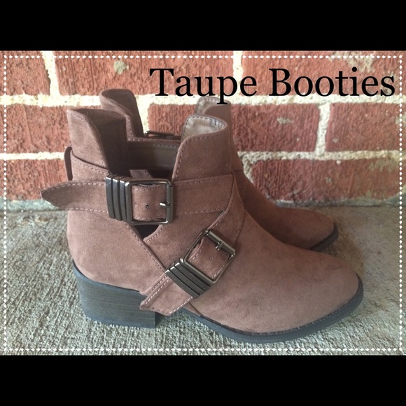 Breckelle's Booties w/Buckle