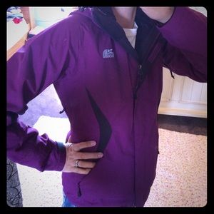 3in1 north face coat. Size small plum color.