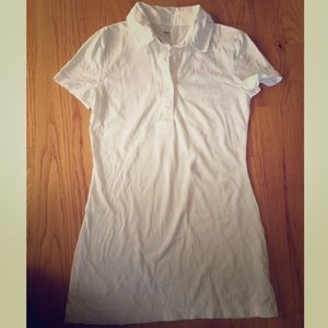 White gap polo shirt