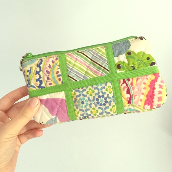 Hardly used coin purse. Super cute!