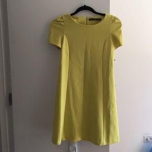Fun Bright dress with puffed sleeve