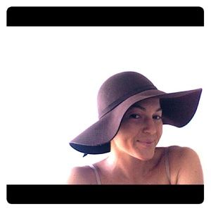 Floppy brown hat in felt