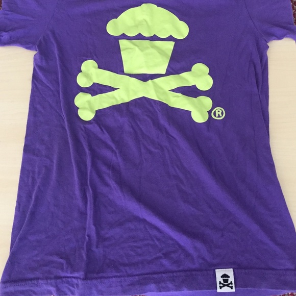 Johnny Cupcakes crossbones Small T 💀