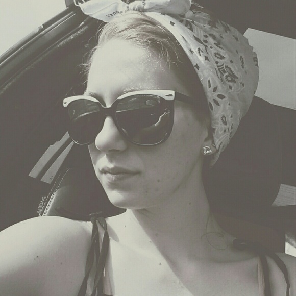 Meet your Posher, Brittnei - Picture 2 of 4