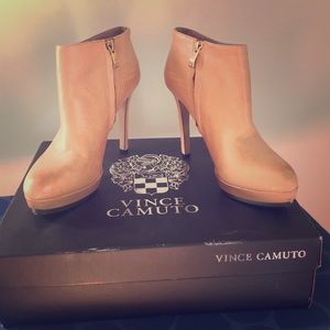 Vince Camuto VC-Dira Caramel Nappa bootie