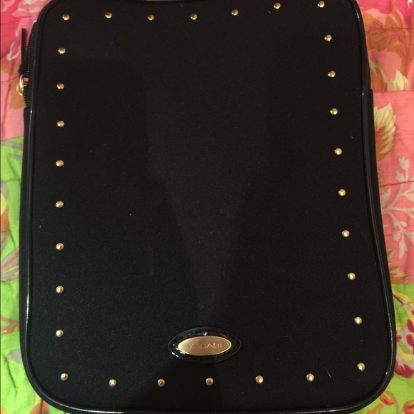 Tahari IPad cushioned case. Brand new. From Macy's - Picture 1 of 1
