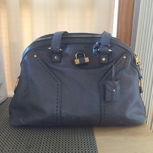 Beautiful YSL Muse medium bag in grey!