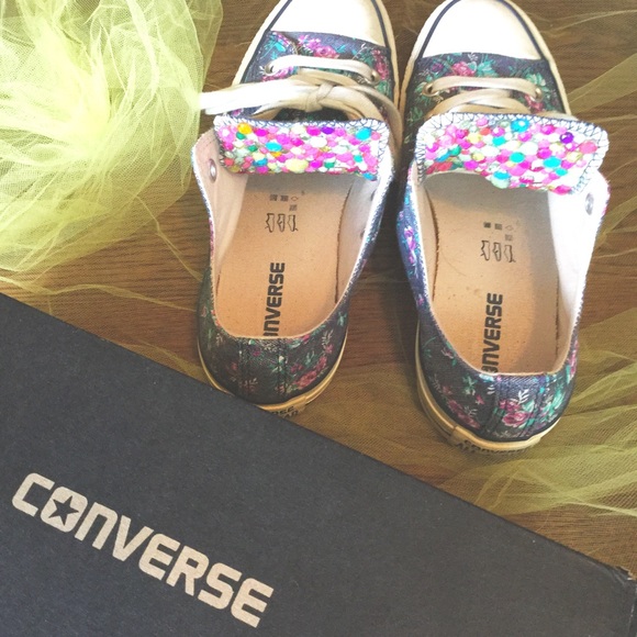 ✨Bedazzled Floral Converse✨💟