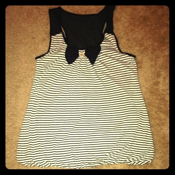 Tank top with cute black bow