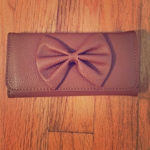 tillys bow wallet