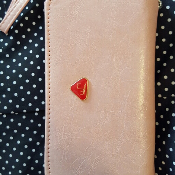 Cellphone wristlet