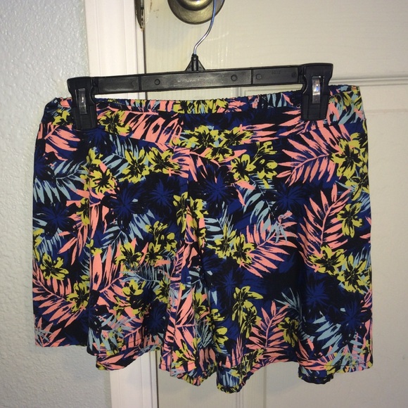 Floral printed flowy shorts