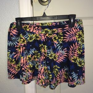 Floral printed flowy shorts