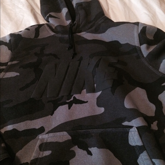 Nike camo hoodie : small