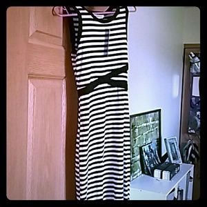 Black and white fitted bodycon dress, with tags on