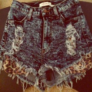 Stone wash high waisted denim shorts